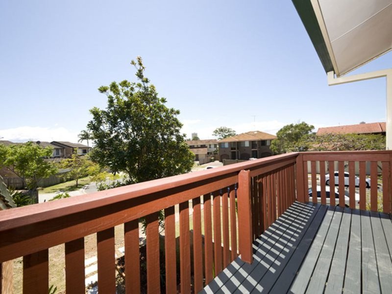 Photo - 1/5 Sunbird St , Burleigh Waters QLD 4220 - Image 9