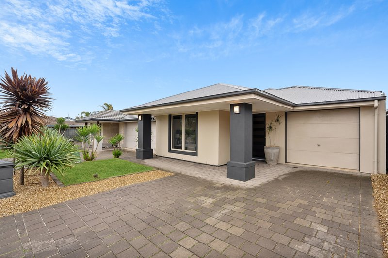 Photo - 15 Sunderland Crescent, Seaford SA 5169 - Image 2