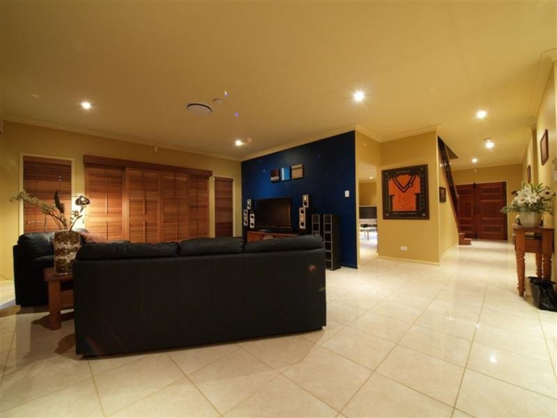 Photo - 15 Sundown Court, Cashmere QLD 4500 - Image 11