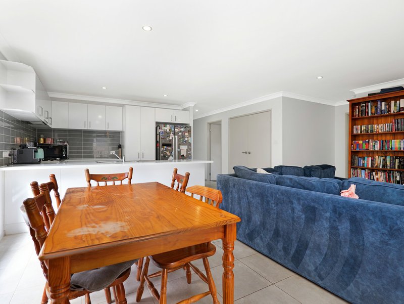 Photo - 15 Sunningdale Circuit, Medowie NSW 2318 - Image 5