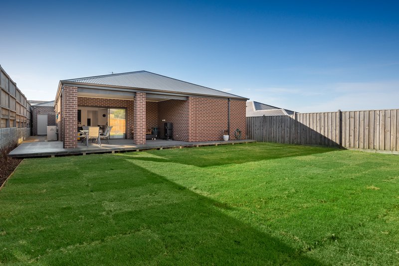 Photo - 15 Sunnybank Way, Pakenham VIC 3810 - Image 16