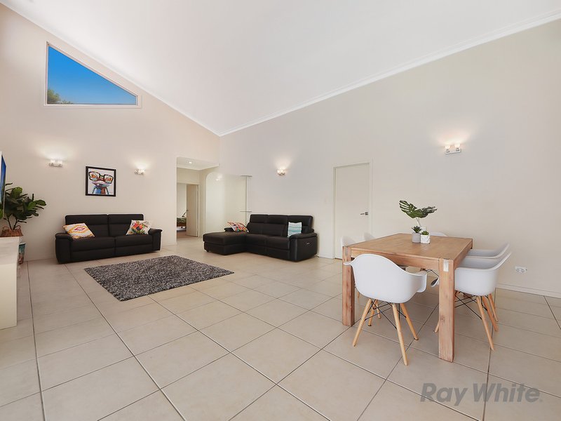 Photo - 15 Sunset Court, Murrumba Downs QLD 4503 - Image 5