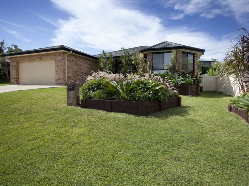 15 Surfsound Avenue, Wallabi Point NSW 2430