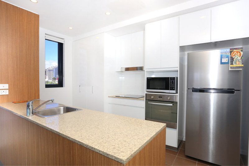 Photo - 15 'Synergy' 2729 Gold Coast Highway, Broadbeach QLD 4218 - Image 3
