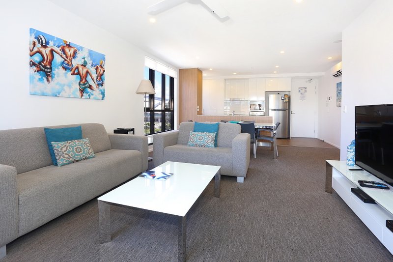 Photo - 15 'Synergy' 2729 Gold Coast Highway, Broadbeach QLD 4218 - Image 8