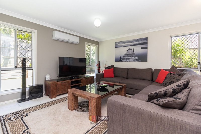 Photo - 15 Tamsin Court, Regents Park QLD 4118 - Image 2