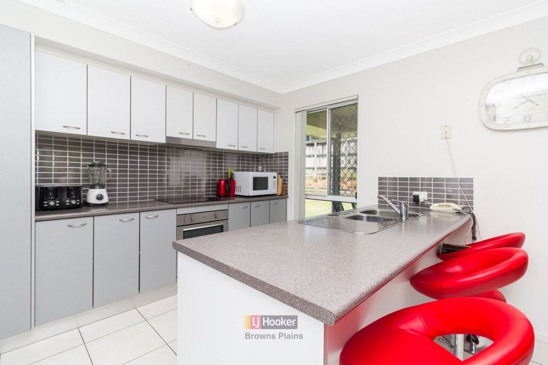 Photo - 15 Tamsin Court, Regents Park QLD 4118 - Image 3