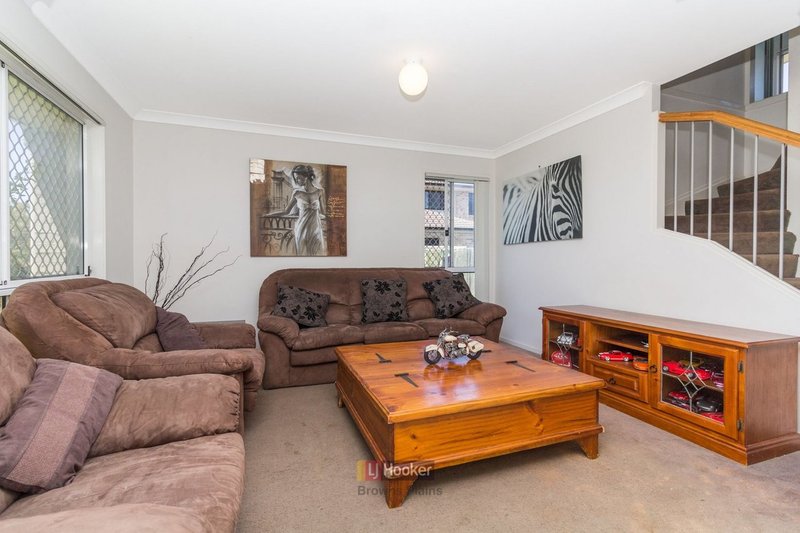 Photo - 15 Tamsin Court, Regents Park QLD 4118 - Image 4