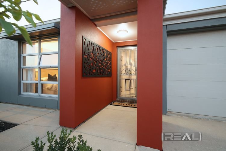 Photo - 15 Tangarine Court, Munno Para West SA 5115 - Image 2