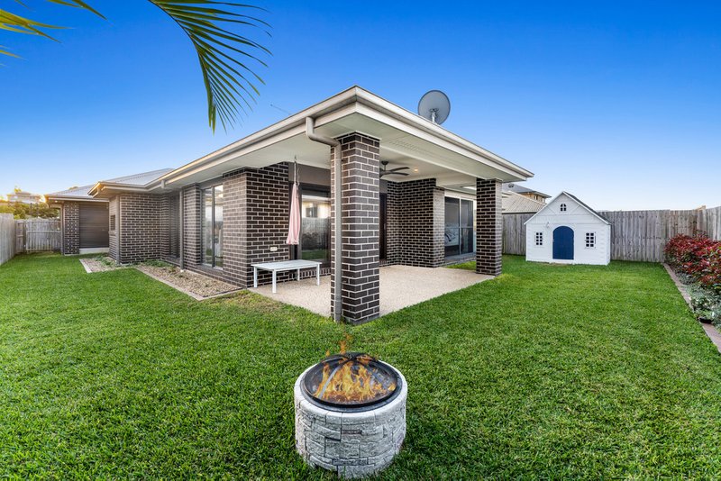 Photo - 15 Tarlo Street, North Lakes QLD 4509 - Image 14