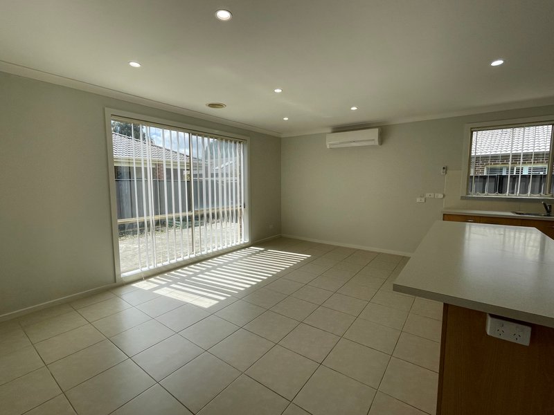 Photo - 15 Taunton Grove, Derrimut VIC 3026 - Image 12