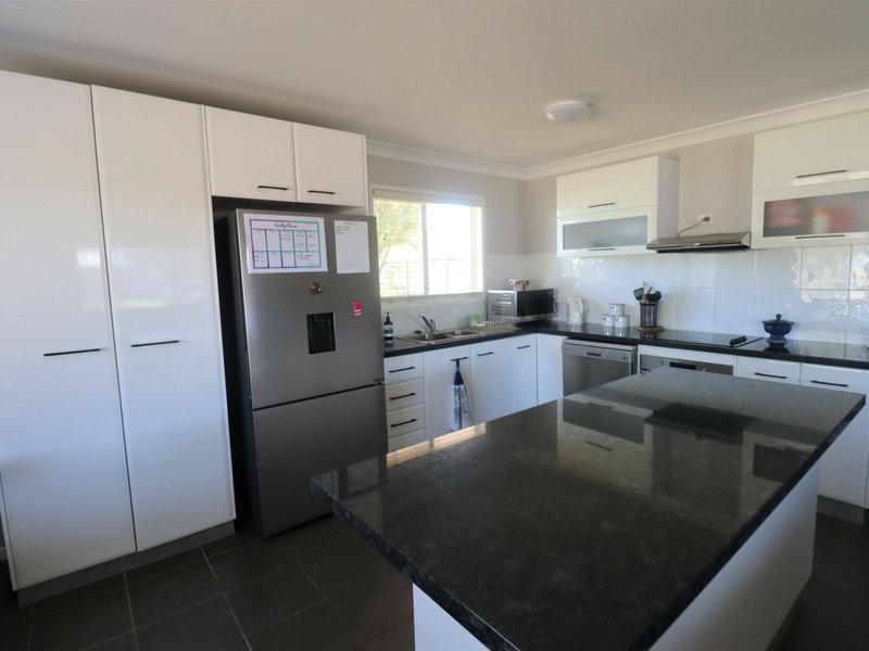 Photo - 15 Taylor Street, Roma QLD 4455 - Image 2