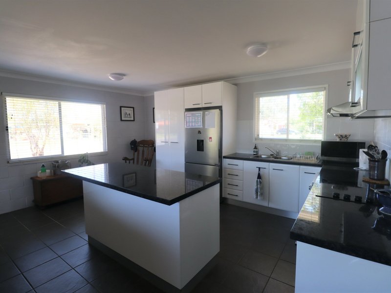 Photo - 15 Taylor Street, Roma QLD 4455 - Image 7