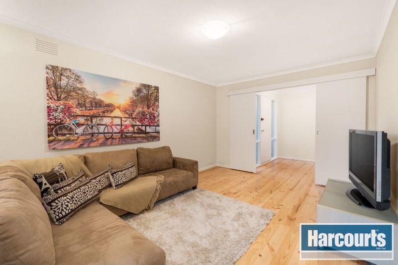 Photo - 15 Teddington Way, Wantirna VIC 3152 - Image 3