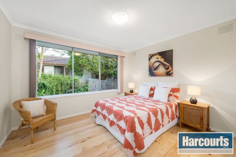 Photo - 15 Teddington Way, Wantirna VIC 3152 - Image 6