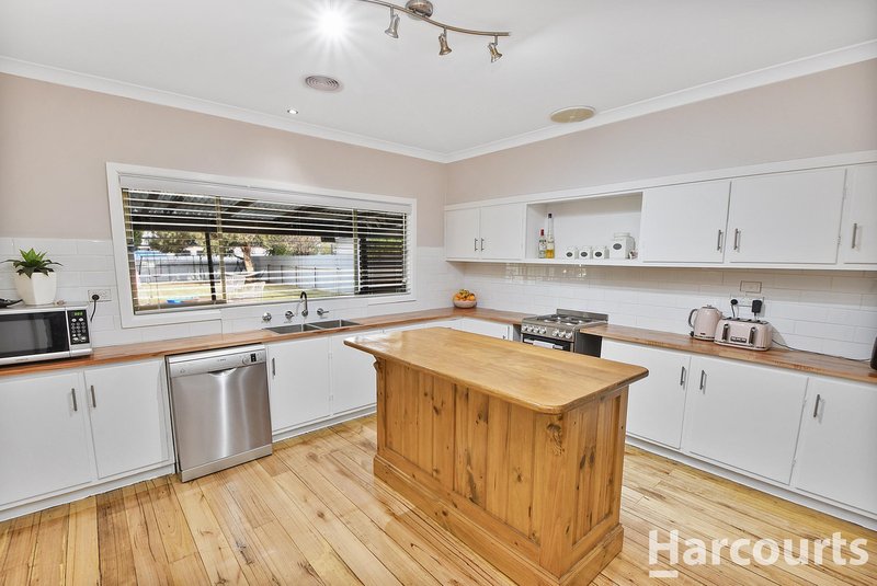 Photo - 15 Tena Avenue, Horsham VIC 3400 - Image 2