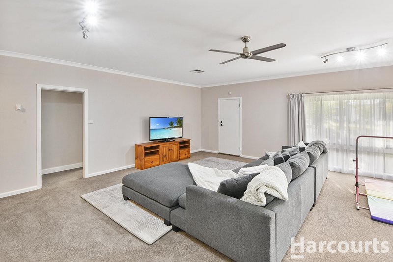 Photo - 15 Tena Avenue, Horsham VIC 3400 - Image 4