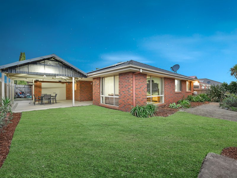 Photo - 15 Terri-Ester Drive, Berwick VIC 3806 - Image 18