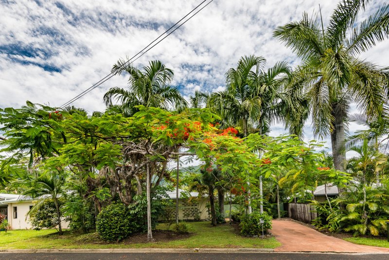 15 Thais Street, Palm Cove QLD 4879