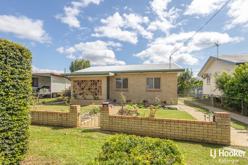 Photo - 15 The Crescent, Kallangur QLD 4503 - Image 2