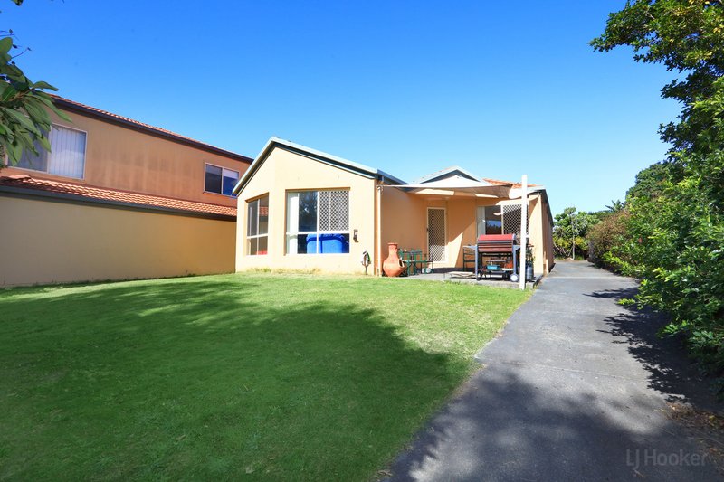 Photo - 15 The Esplanade, Coombabah QLD 4216 - Image 2