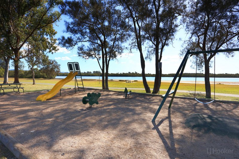 Photo - 15 The Esplanade, Coombabah QLD 4216 - Image 23