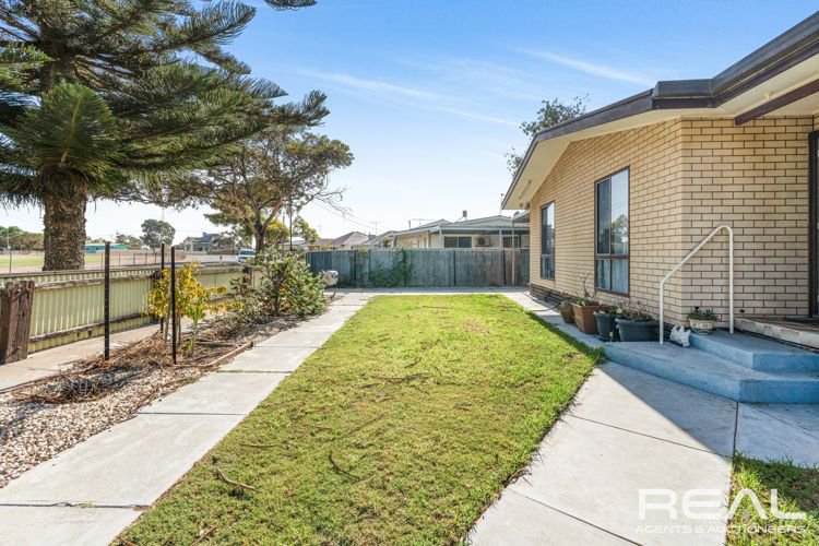 Photo - 15 Thomas Crescent, Port Wakefield SA 5550 - Image 4