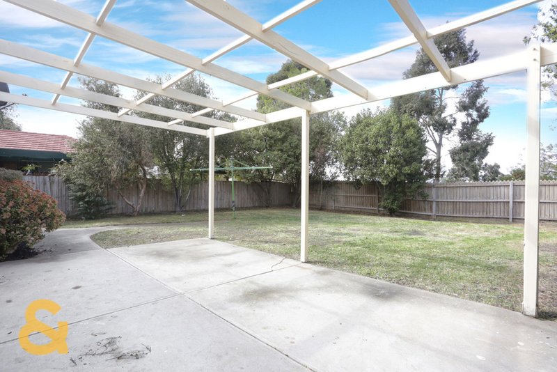 Photo - 15 Thurmand Court, Roxburgh Park VIC 3064 - Image 9