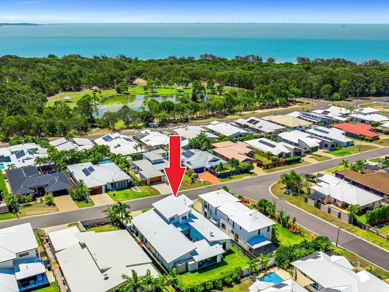 Photo - 15 Tina Drive, Tannum Sands QLD 4680 - Image 2