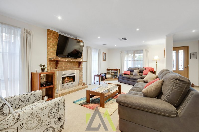 Photo - 15 Tisdall Drive, Langwarrin VIC 3910 - Image 3