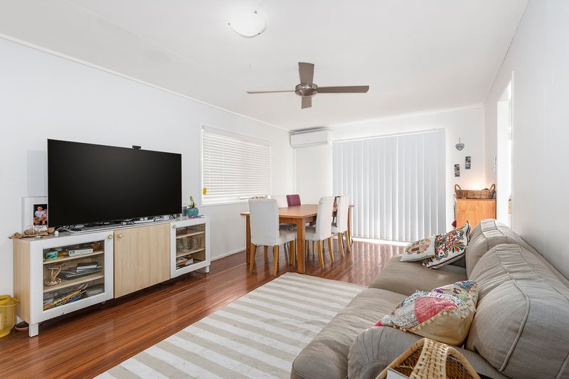 Photo - 15 Tonlegee Street, Ferny Grove QLD 4055 - Image 3