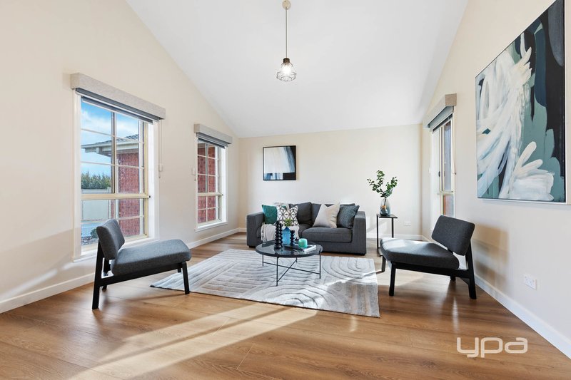 Photo - 15 Tormorvey Avenue, Hillside VIC 3037 - Image 2