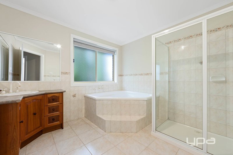 Photo - 15 Tormorvey Avenue, Hillside VIC 3037 - Image 11