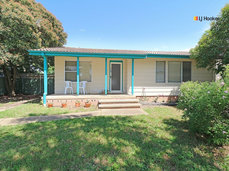 15 Toy Place, Tolland NSW 2650