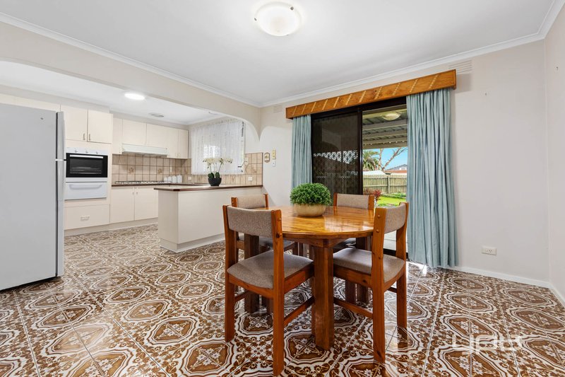 Photo - 15 Trelawny Place, Kings Park VIC 3021 - Image 3