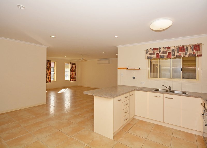 Photo - 15 Trill Court, Urangan QLD 4655 - Image 2