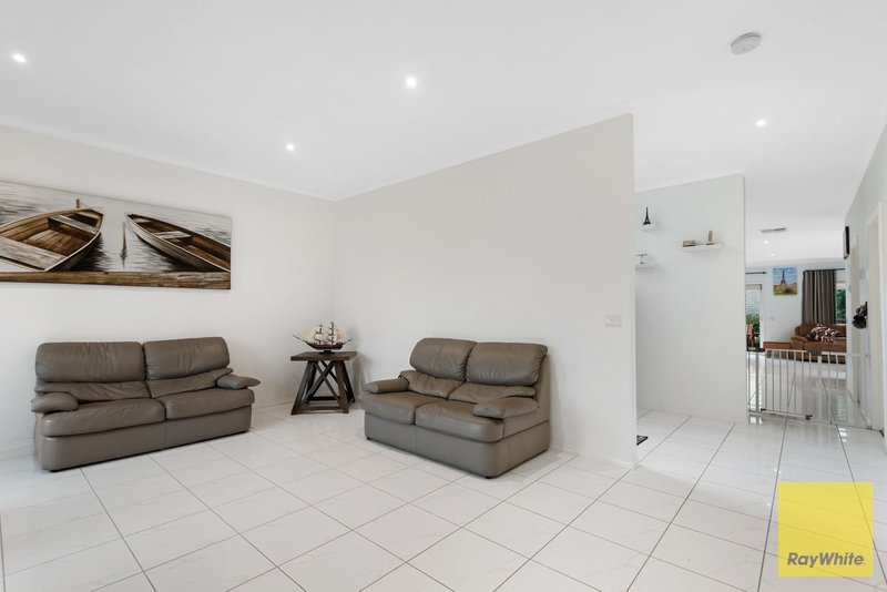 Photo - 15 Tuana Place, Truganina VIC 3029 - Image 4