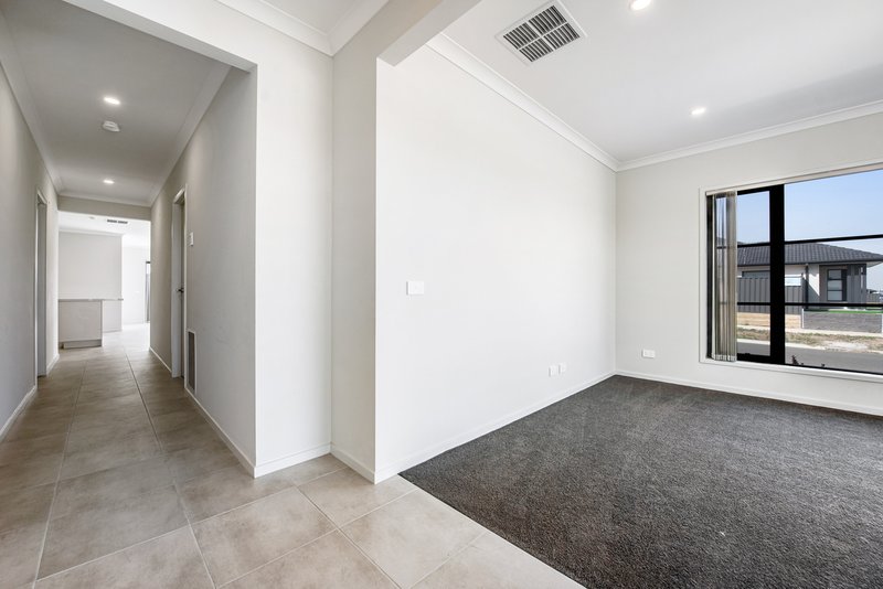 Photo - 15 Tucholsky Drive, Kalkallo VIC 3064 - Image 3