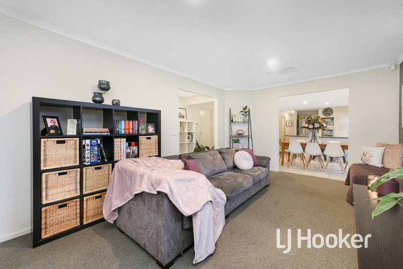 Photo - 15 Tulip Grove, Cranbourne VIC 3977 - Image 7