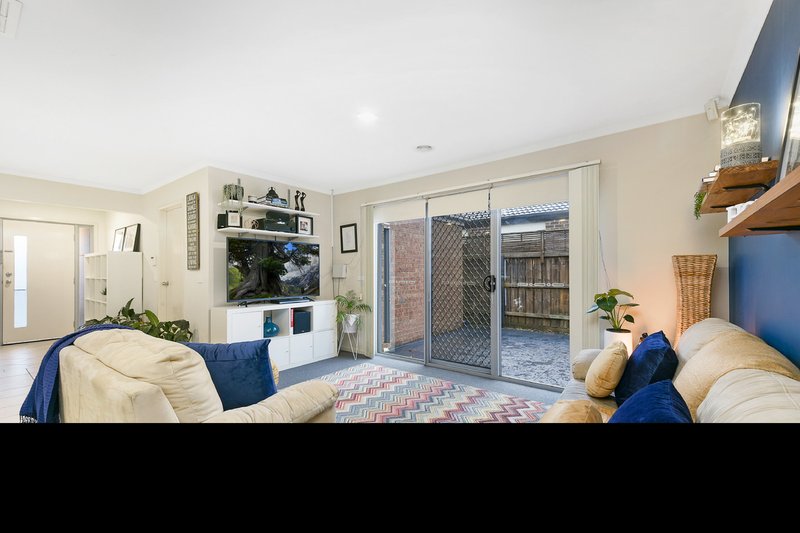 Photo - 15 Tulip Grove, Cranbourne VIC 3977 - Image 8