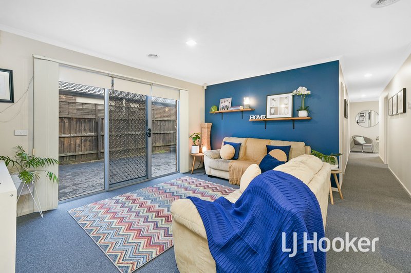 Photo - 15 Tulip Grove, Cranbourne VIC 3977 - Image 10