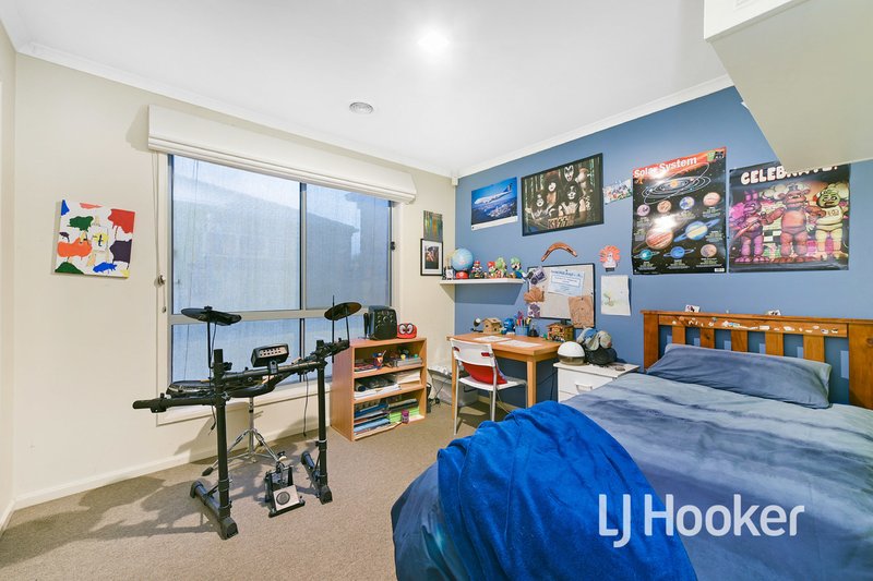 Photo - 15 Tulip Grove, Cranbourne VIC 3977 - Image 15