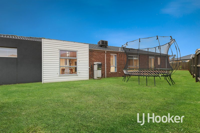 Photo - 15 Tulip Grove, Cranbourne VIC 3977 - Image 18