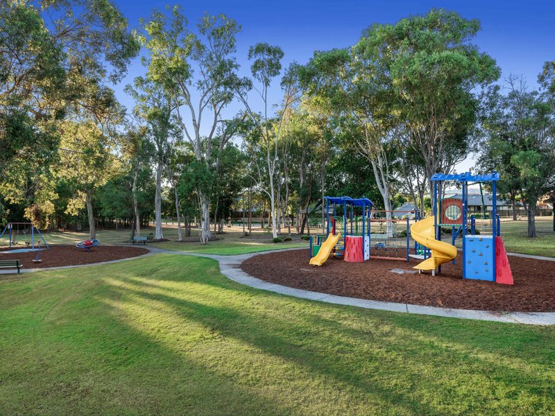 Photo - 15 Uhlmann Street, Wakerley QLD 4154 - Image 17