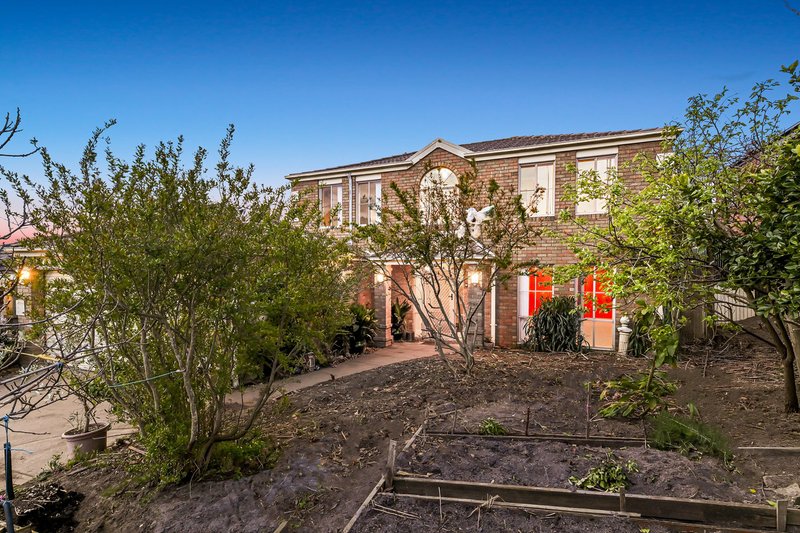 Photo - 15 Valley View Rise, Hampton Park VIC 3976 - Image 3
