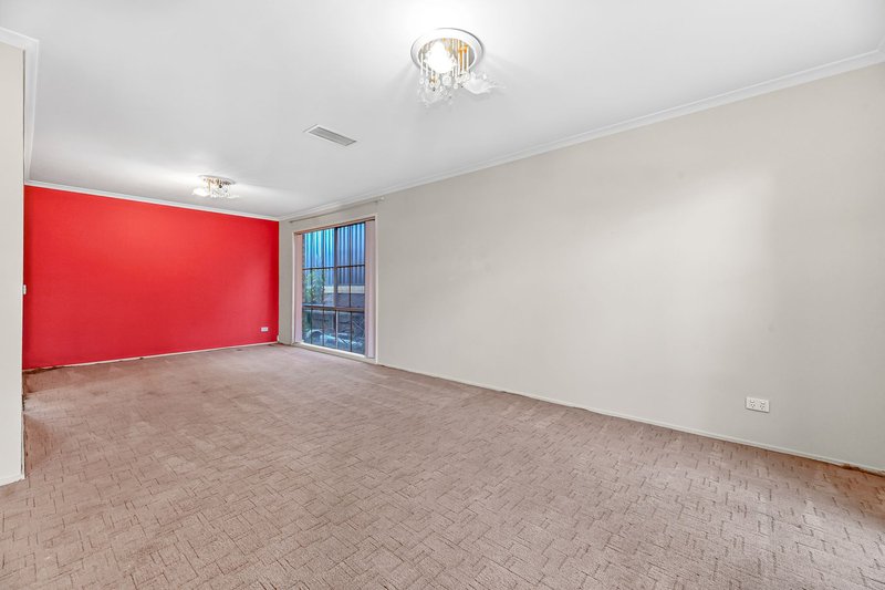 Photo - 15 Valley View Rise, Hampton Park VIC 3976 - Image 4