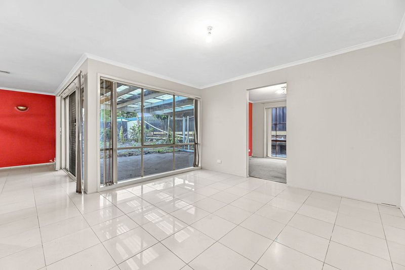 Photo - 15 Valley View Rise, Hampton Park VIC 3976 - Image 5