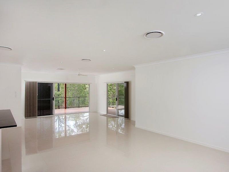 Photo - 15 Verbena Crescent, Brookwater QLD 4300 - Image 3