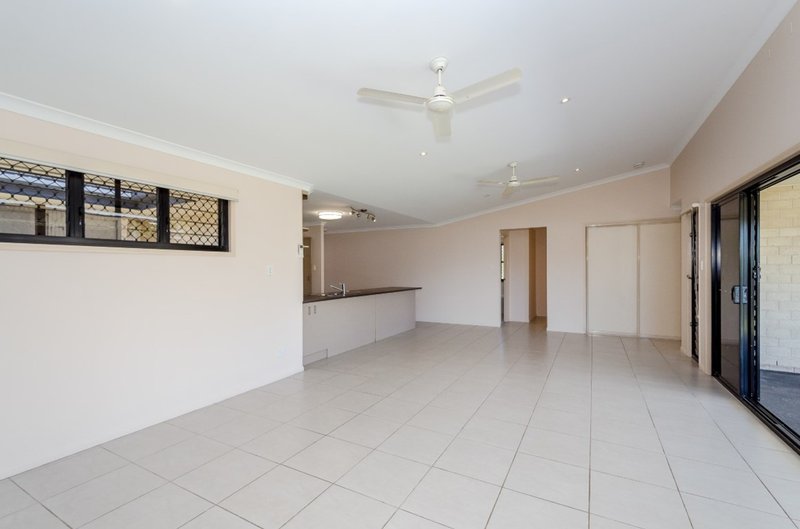 Photo - 15 Victoria Avenue, Glen Eden QLD 4680 - Image 9