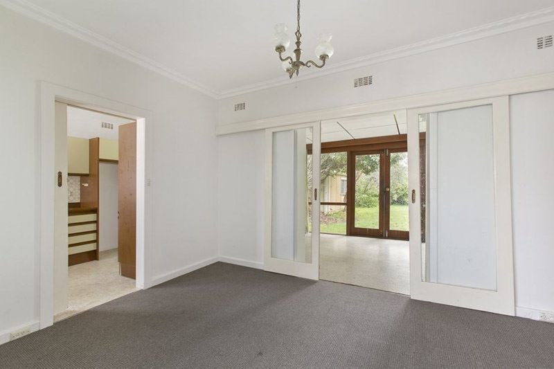 Photo - 15 Virginia Street, Mount Waverley VIC 3149 - Image 6